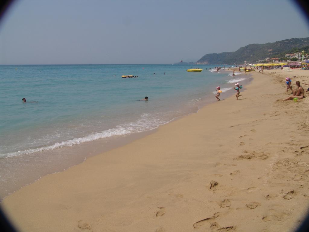 Whitesands Beach Resort Vráhu-part Kültér fotó